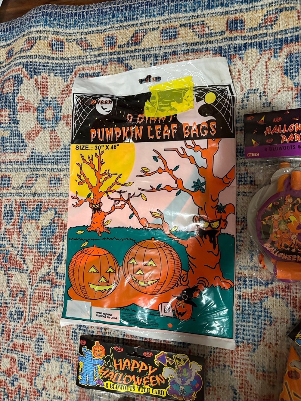 Vintage 90s Deadstock MTC Halloween Party Packs inc. Blowers and Hats NEW - Picture 5 of 8